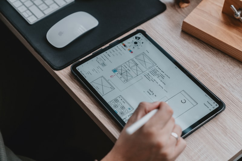 تصميم UX السيء يكلّفك عملاء: كيف تحوّل زوار موقعك إلى عملاء دائمين؟